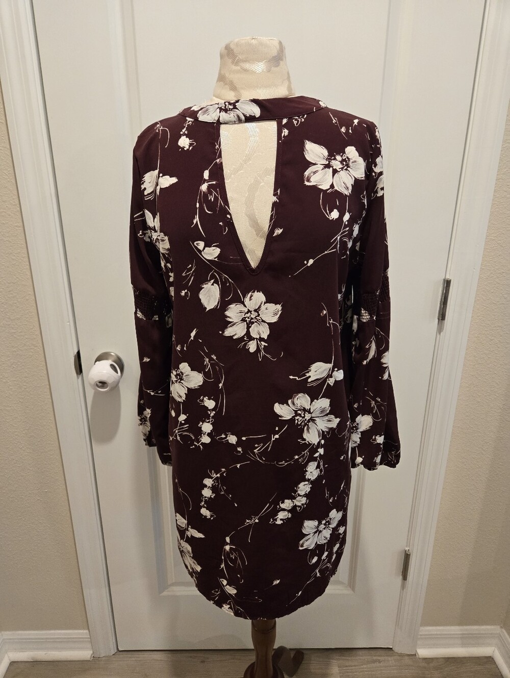 Peach Love Burgundy Floral Shift Dress, Size Large - Picture 10 of 10